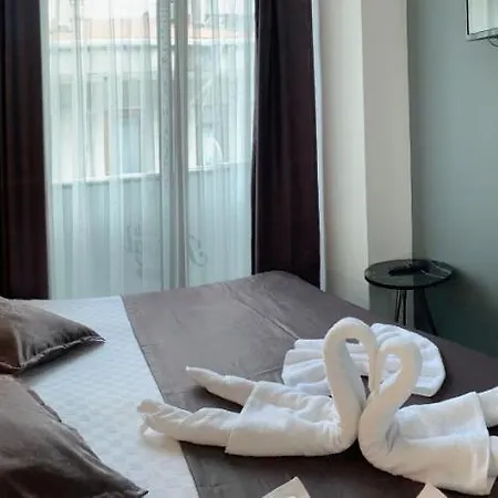 Bed & Breakfast Yali Royal *