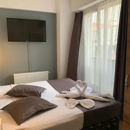 Bed and Breakfast Yali Royal *