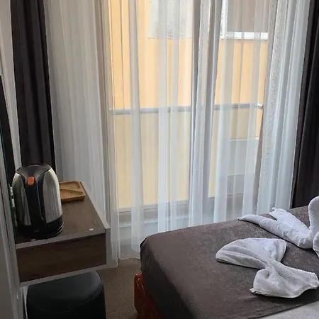 Yali Royal Bed & Breakfast